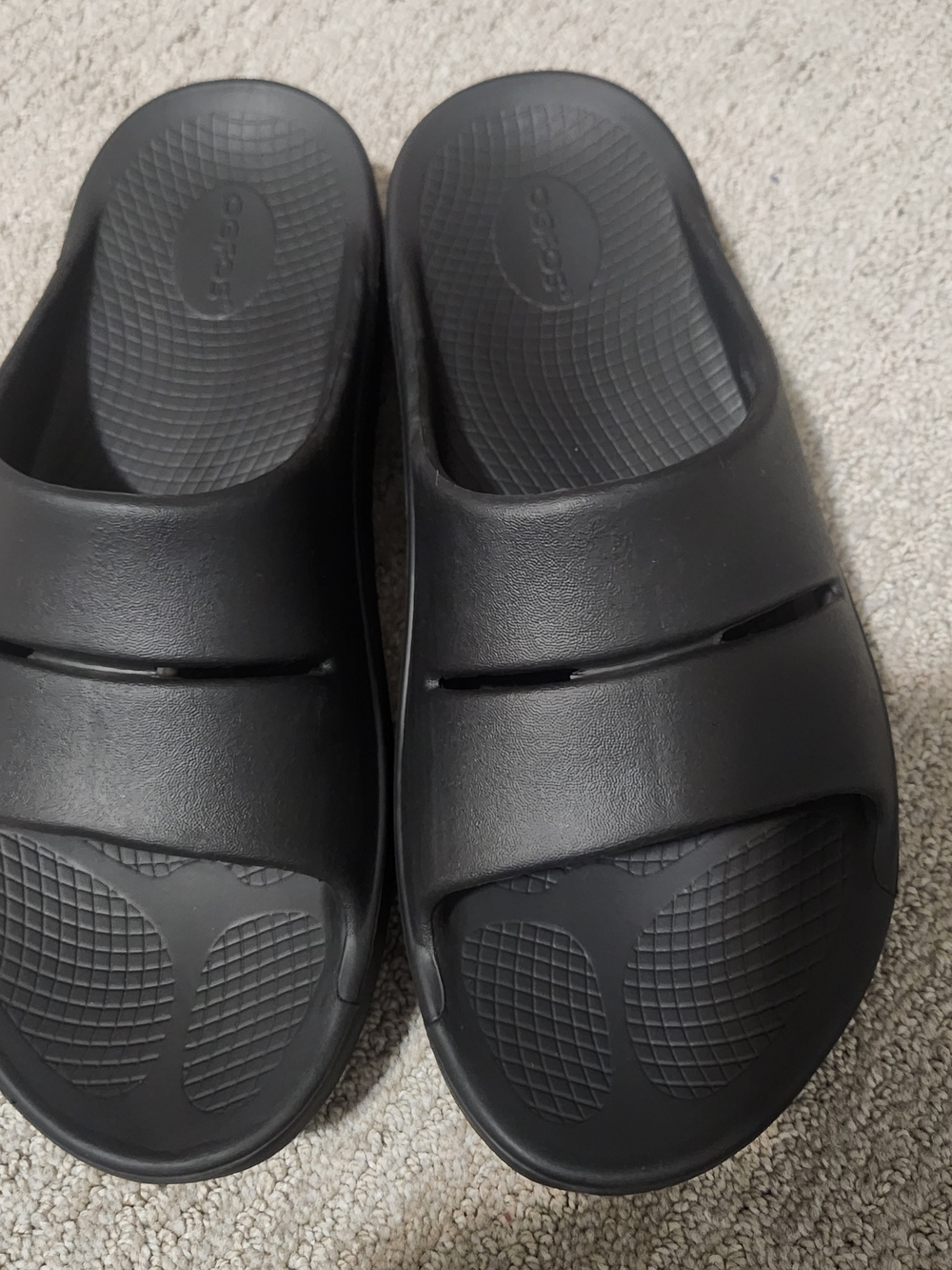OOFOS Men's Black Slip-On Recovery Clog - Picture 3 of 4